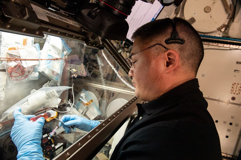 ISS-67 Astronaut Kjell Lindgren processes samples inside the Life Science Glovebox.jpg